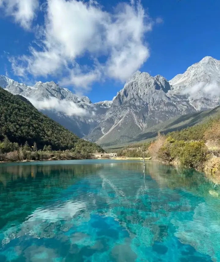 玉龙雪山 旅游管理二班贺晶